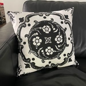 NWT 🦋  Decorative B&W covered pillow | 18” x 18"